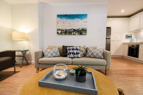 Resort-style Coastal Living With Balcony & Pool - Accommodation Batemans Bay 0