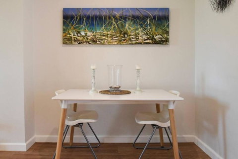 Resort-style Coastal Living With Balcony & Pool - Accommodation Batemans Bay 2