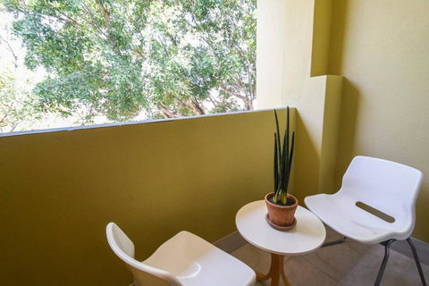 Resort-style Coastal Living With Balcony & Pool - Accommodation Batemans Bay 3