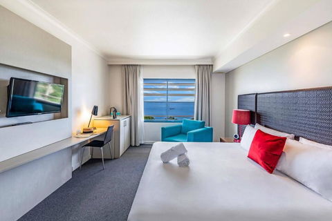 Resort Style King Pad With Sparkling Sea Views - Accommodation Batemans Bay 2