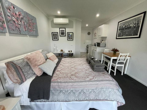 River Gardens Axedale Pet Friendly Farmstay B&B - Accommodation Batemans Bay 2