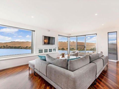 River Reveal - Accommodation Batemans Bay 1