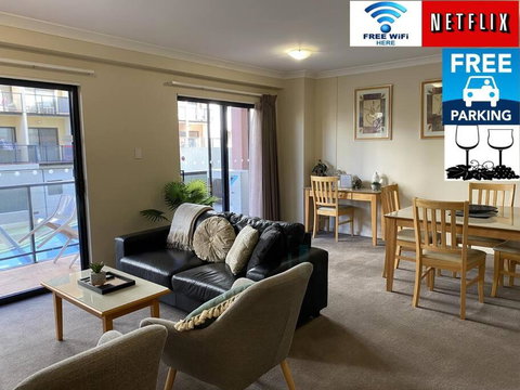 RIVERSIDE CITY VIEW PARKING NETFLIX WIFI WINE FREE - Accommodation Batemans Bay 0