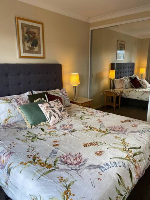 RIVERSIDE CITY VIEW PARKING NETFLIX WIFI WINE FREE - Accommodation Batemans Bay 1