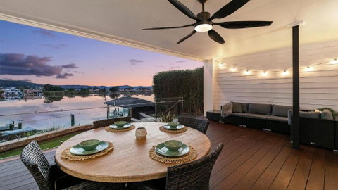 Riverside Retreat - Absolute Waterfront - Accommodation Batemans Bay 3