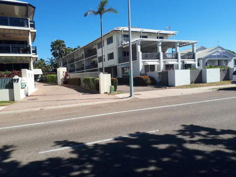 Residential Two-bedroom Unit On The Strand, Self-check In, Wi-fi - Accommodation Batemans Bay 3