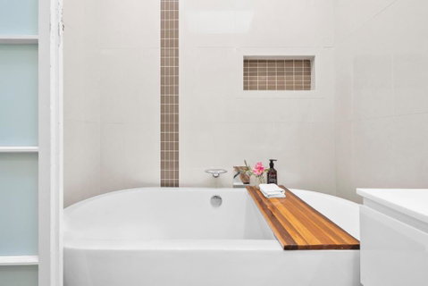 Room In Large Home 6 Min To CBD - Accommodation Batemans Bay 1