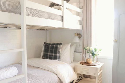 Rustic Chic 200 Metres From CBD - Accommodation Batemans Bay 1