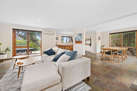 Roadknight Ocean Road View 236 - Accommodation Batemans Bay 3