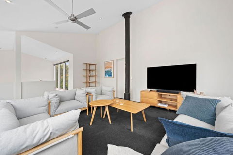 Roadknight Ocean Road View 236 - Accommodation Batemans Bay 0