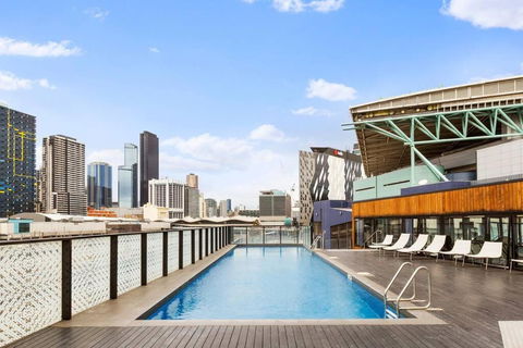 Rooftop Pool 2BR Apt At Marvel Stadium With Free Parking - Accommodation Batemans Bay 3