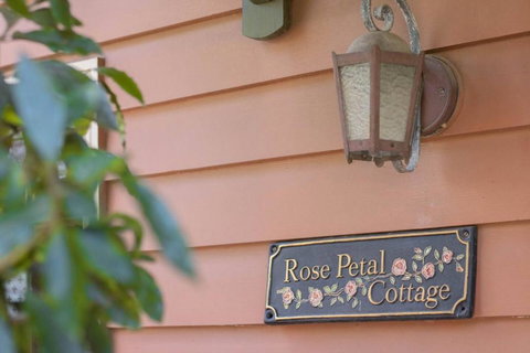 Rose Petal Cottage - Accommodation Batemans Bay 1