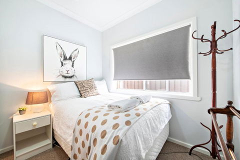 Rosewood Cottage - Stroll To Central, Cosy Escape - Accommodation Batemans Bay 2