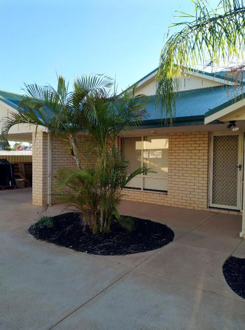 Ross - Accommodation Batemans Bay 0