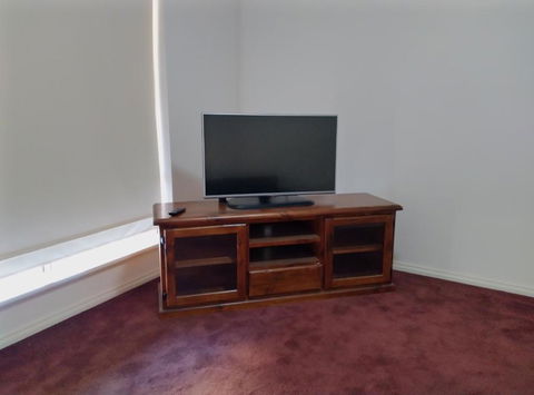 Ross - Accommodation Batemans Bay 2