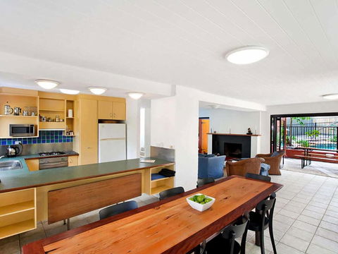 Ross Cres Spacious Private Beach House - Accommodation Batemans Bay 3