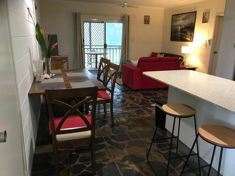 Royal Palm Cottage, Entire Two Bedroom 2 Bathroom House With Pool - Accommodation Batemans Bay 1