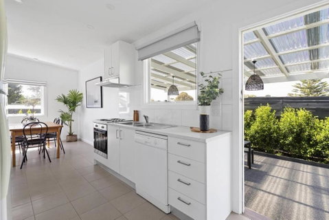 Rye Beach Retreat - Newly Renovated With Private Garden And Alfresco Dining - Accommodation Batemans Bay 3