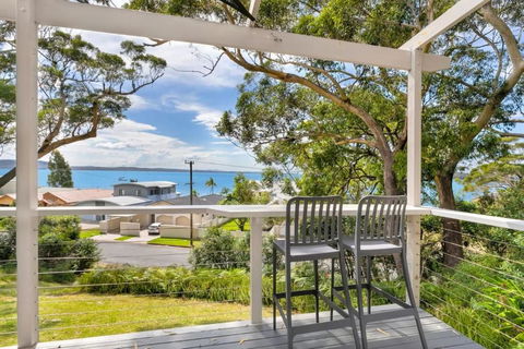 Sally Beach House With Ocean Views - Accommodation Batemans Bay 0
