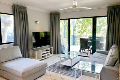 Salt & Sand - Tropical Oasis Footsteps To Beach - Accommodation Batemans Bay 1