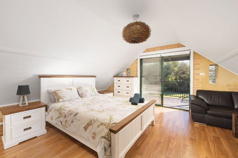 Salt Wood Cabin Style Retreat - Accommodation Batemans Bay 2