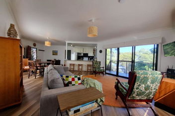 Salty Dog with Accommodation Batemans Bay