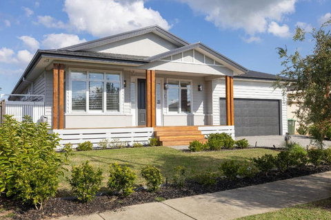 Sanctuary Of Hope By Ready Set Stay - Cowes - Accommodation Batemans Bay 0