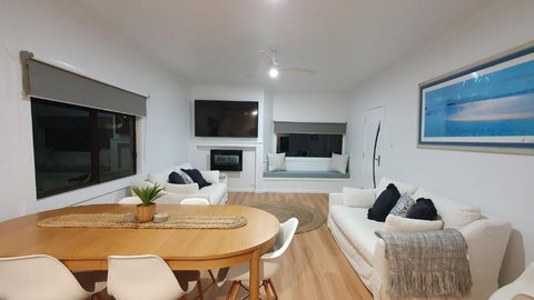 Sand And Swell At Sawtell - Accommodation Batemans Bay 0