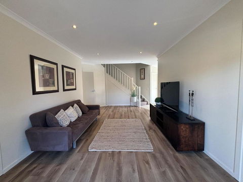 Sandpiper 10 - Close To Town And Beach - Accommodation Batemans Bay 2