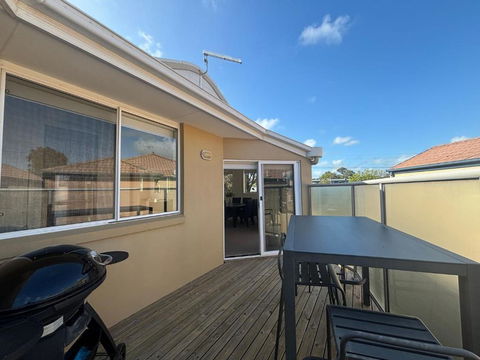 Sandpiper 10 - Close To Town And Beach - Accommodation Batemans Bay 3
