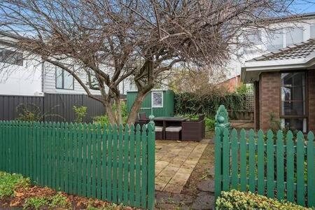 Sandy Bay Cozy Cottage Close To CBD - Accommodation Batemans Bay 3