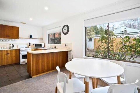 Sandy Bay Cozy Cottage Close To CBD - Accommodation Batemans Bay 1