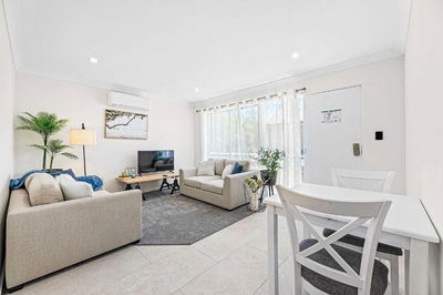 Sandy Shores Unit 3 - 150m Flat walk to Beach