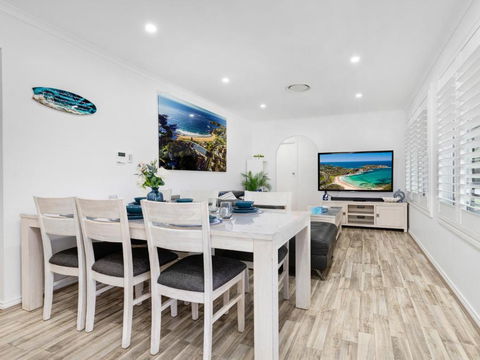 Skyes Beach House - The Entertainer - Pet Friendly - Accommodation Batemans Bay 3