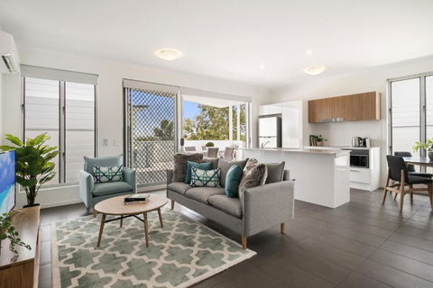 Spacious Apartment With Generous Entertaining - Accommodation Batemans Bay 0