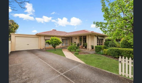 Spacious, Modern & Stylish Vacation Home - Accommodation Batemans Bay 0