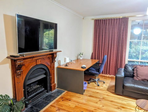 Spacious, Modern & Stylish Vacation Home - Accommodation Batemans Bay 2