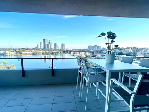 Stunning Waterfront 3 Bedroom Condo With Pool, BBQ - Accommodation Batemans Bay 2