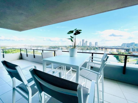 Stunning Waterfront 3 Bedroom Condo With Pool, BBQ - Accommodation Batemans Bay 3