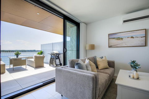 Superb 2-Bed Apartment With Scenic Bay Views - Accommodation Batemans Bay 1