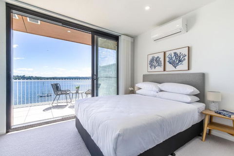 Superb 2-Bed Apartment With Scenic Bay Views - Accommodation Batemans Bay 2