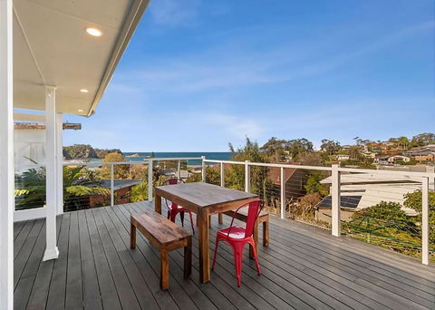 The Bach House Pet Friendly In Malua Bay - Accommodation Batemans Bay 0