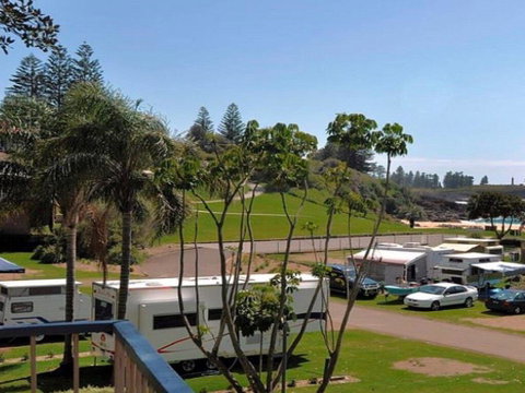 Beachside Getaway - 150m To Beach - Accommodation Batemans Bay 0