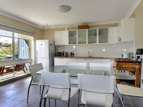 Beachside Getaway - 150m To Beach - Accommodation Batemans Bay 3