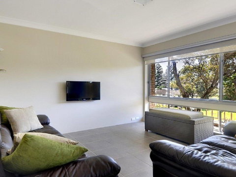 Beachside Getaway - 150m To Beach - Accommodation Batemans Bay 1