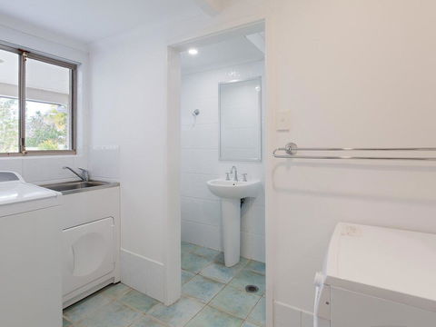 Beauty And The Beach', 88 Foreshore Drive - Large Home With WIFI & Water Views - Accommodation Batemans Bay 2