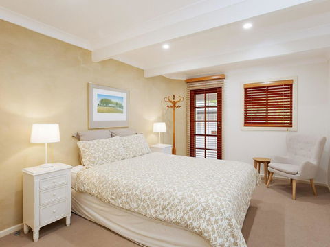 Beauty And The Beach', 88 Foreshore Drive - Large Home With WIFI & Water Views - Accommodation Batemans Bay 3