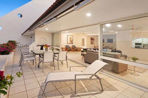 Bella Azure Two Bedroom Two Bathroom Spacious Ocean-view Apartment With Golf Buggy - Accommodation Batemans Bay 2