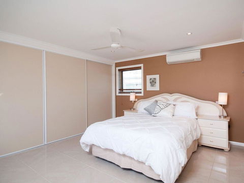 Bellima Beach House', 9 Jackson Close - Huge Duplex With Air Con And Fabulous Views - Accommodation Batemans Bay 1