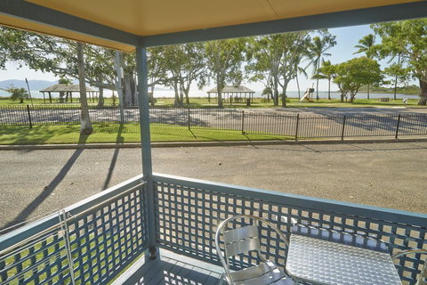 BIG4 Rowes Bay Beachfront Holiday Park - Accommodation Batemans Bay 2